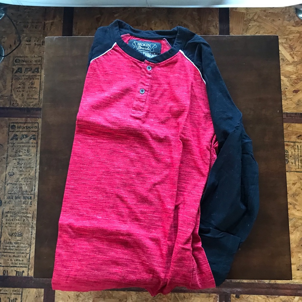 Raglan sleeve shirt